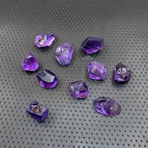 คริสตัลอเมทิสต์ดิบคัดสรรด้วยมือ 10 ชิ้น สีม่วงเข้ม ขนาดใหญ่ เกรด AAA สำหรับทำเครื่องประดับ - Product Image 1