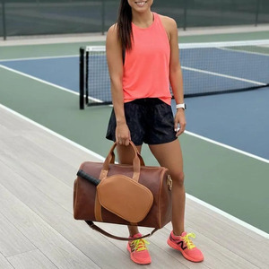 Organizador de palas de pickleball de cuero hecho a mano con correa de hombro ajustable y múltiples compartimentos de almacenamiento a precio de mayorista - Product Image 6
