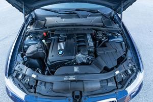 Land Rover LR4 2011, BMW 328i xDrive Sports Wagon 2012 - Product Image 4