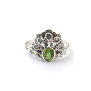 Anillo de Peridoto de 2.8 Gramos con Engaste de Puntas Estilo Vintage para Cualquier Aplicación - Product Image 1