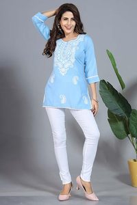 เสื้อคุर्ติผ้าฝ้ายปักลายสีน้ำเงินสำหรับผู้หญิง สไตล์ลักนาวี ชิกันคารี เสื้อคลุมตูนิคสำหรับผู้หญิง แขน 3/4 คอกลม เสื้อคุर्ตาสไตล์ชาติพันธุ์ - Product Image 3