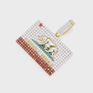 จี้รูปหมีสไตล์ฮิปฮอปประดับเพชรโมอิสซาไนต์สีเขียวและเพชรขาวทรงปาเว่  วัสดุเงินแท้ 925 สำหรับผู้ชาย  รุ่น Iced-Out California Republic Pendant - Product Image 5