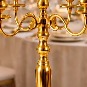 Centre de table en forme de candélabre doré, support de bougies de luxe, candélabre de table pour mariage, candélabre doré à 5 bras, support à bougies en métal - Product Image 5