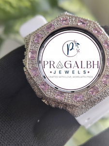 นาฬิกา Pragalbh Jewels แบบสั่งทำพิเศษ ประดับเพชรเต็มหน้าปัด สีชมพูและสีขาว พร้อมหน้าปัดแบบสั่งทำพิเศษ นาฬิกาประดับเพชรโมอิสซาไนต์ - Product Image 2