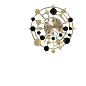 Horloge en métal classique forme Design créatif décoration en métal horloge murale chiffres horloges murales géométriques en métal pour bureau