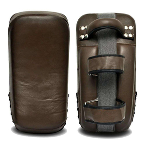 Fabricante profesional, diseño y logotipo personalizados, cómodos protectores de boxeo y muay thai de cuero genuino en venta - Product Image 1