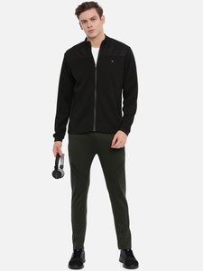 Veste matelassée en polaire noire pour homme, à capuche, imperméable, fermeture éclair sur le devant, col montant, vêtement d'hiver décontracté, couleur unie, coupe ajustée - Product Image 1