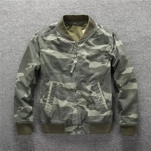 เสื้อแจ็คเก็ตบอมเบอร์สไตล์เรโทรสำหรับผู้ชาย ลายพราง แนวสตรีทแวร์ แจ็คเก็ตเบสบอล เสื้อโค้ทแฟชั่นลำลองสำหรับฤดูหนาว - Product Image 2