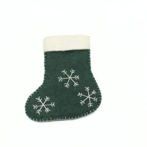 Calcetín Navideño Ecológico Hecho a Mano con Lana y Fieltro Blanco, Diseños Personalizados - Product Image 3