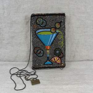 Pochette pour téléphone tendance en perles de rocaille avec de magnifiques détails perlés, style bohème, sac pour téléphone brodé de perles de rocaille, aspect fait main - Product Image 1