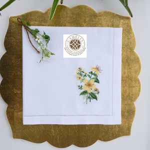 Lino natural con bordado de ramo de tansy atado, suave pero duradero, que aporta fresca elegancia primaveral a mesas y reuniones. - Product Image 1