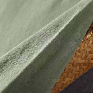 Camiseta de Manga Corta con Cuello Redondo para Hombre, Estilo Vintage, Color Verde Sólido, Detalles en Contraste, Logotipo Frontal, 100% Algodón - Product Image 3