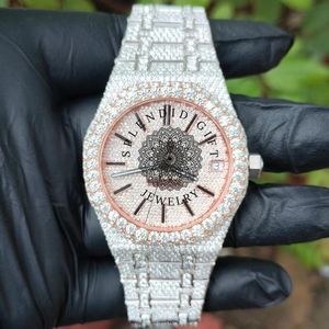Montre de luxe en diamant avec bracelet en moissanite argentée, boîtier en cristal saphir, mouvement à quartz ETA, pour homme, 28 mm, fermoir déployant, étanche 10 m - Product Image 1