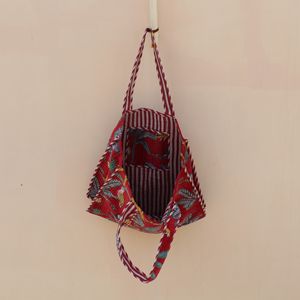 Bolso Tote Acolchado Premium de Algodón Granate con Estampado Animal para Mujer, Bolso de Viaje Grande con Cierre de Cremallera, Venta al por Mayor - Product Image 3