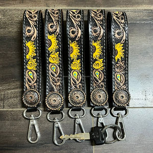 Tournesol fait main Design repoussé à la main en cuir bracelet Concho porte-clés personnalisé gravé en cuir véritable personnalisé unisexe cadeau - Product Image 4