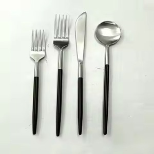 Ensemble de couverts en métal noir mat, design minimaliste, passe au lave-vaisselle, couverts de fête - Product Image 2