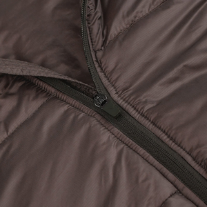 Gilet matelassé oversize unisexe en polyester recyclé personnalisé, sans manches, col montant, pour la vente en gros et en vrac - Product Image 5