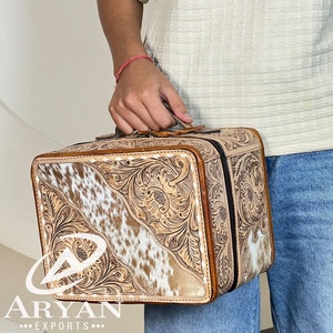 New Latest Personalized Hand Tooled Leather Jewelry Organizer Luxury Cowhide Leather Zipper Closure <b>Makeup</b> Travel <b>Storage</b> Case - Product Image 1