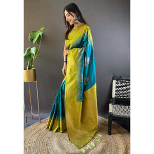 Vestido de Noche Azul Marino de Seda Suave con Borde Floral, Sari Tejido con Zari con Patrón Floral en Contraste - Product Image 1