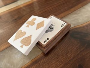 Caja de Cartas de Resina con Diseño de As de Espadas, Estuche de Almacenamiento Minimalista para Cartas de Póker, Caja Decorativa de Forma Rectangular - Product Image 3