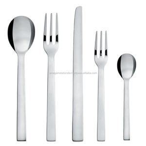 Ensemble de couverts 4 pièces avec finition argentée brillante pour la vaisselle et les ustensiles de cuisine, vente en gros dans le monde entier - Product Image 6