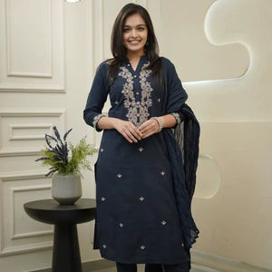 Kurti de Rayón Slub con Bordado para Mujer, Pantalón de Rayón Slub, Dupatta de Algodón Chanderi, Cuello Mandarín, Ropa Tradicional Étnica - Product Image 1