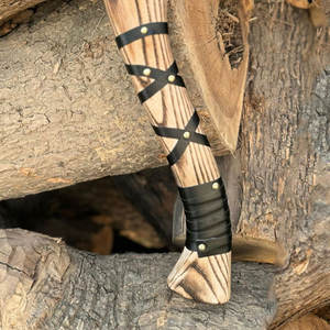 Hache industrielle de style viking traditionnel avec manche en bois léger, tête gravée, en acier au carbone, pour le camping, la survie, la coupe du bois en extérieur - Product Image 5