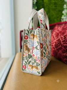 Sac fourre-tout en toile matelassée à imprimé léopard avec poignées rayées et fermeture éclair, style bohème, pour femme, idéal pour le shopping, la plage et les voyages quotidiens - Product Image 2
