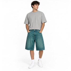 Shorts en jean droits en denim à marque privée, longueur genou, en coton, avec délavage indigo clair, imprimé personnalisé, détails utilitaires, coupe décontractée - Product Image 3