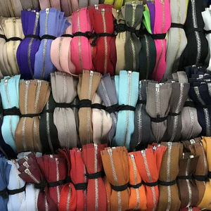 Cremallera metálica cerrada de longitud personalizada OEM 2026, nueva llegada, alta calidad, con logotipo personalizado, para ropa, pantalones y bolsos - Product Image 6