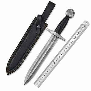 Épée viking courte artisanale en acier Damas avec fourreau en cuir noir et design de lame Damas - Product Image 1