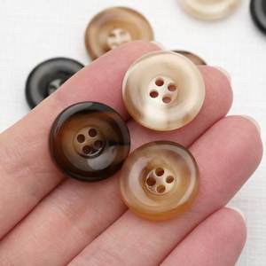 Botones Redondos de Cuerno de Búfalo de Alta Calidad, Estilo Animal, Duraderos, Hechos a Mano, con 4 Agujeros, para Coser Ropa, Camisas y Trajes - Product Image 3