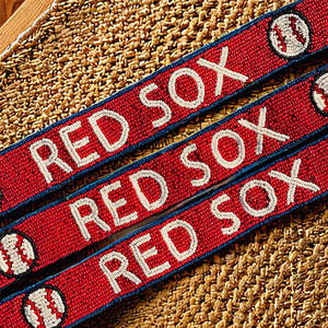 Sangle de sac en perles de verre brodées à la main, design tendance et luxueux, avec lettres personnalisées, couleur et forme au choix. - Product Image 3