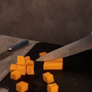 Cuchillos de Cocina Plateados con Mango Negro y Hoja Puntiaguda Lisa, Agarre Ergonómico para Cortar Verduras y Preparar Alimentos - Product Image 2