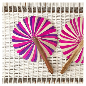 Abanico de hojas de palma colorido hecho con hojas de palma naturales y mango de madera de coco para refrescarse y decorar a diario, Vietnam - Product Image 5