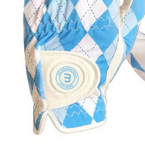 Équipement d'entraînement extérieur haut de gamme, confortable, respirant et offrant une excellente adhérence, pour la pratique sportive, incluant des gants de golf. - Product Image 4