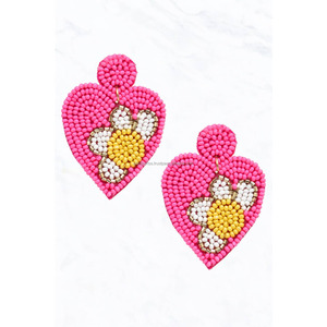 Boucles d'oreilles en cristal de forme émeraude faites à la main, avec des perles de strass en forme de cœur, design floral blanc et jaune, jolies boucles d'oreilles en perles de graines, taille personnalisée, pour les fêtes - Product Image 3