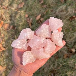 Quartz rose naturel, pierre brute, spécimen minéral, cristal, cadeau, décoration d'intérieur - Product Image 1