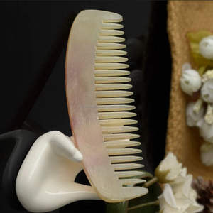 Peigne en corne de bœuf naturelle de qualité supérieure Tayyab Handicraft, soin des cheveux inégalé, poli - Product Image 2