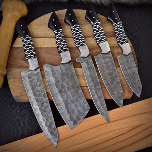 Ensemble de 5 couteaux de cuisine en acier Damas forgé à la main avec manche en résine : couteau de chef, couteau utilitaire, couteau à découper, couteau à désosser, couteau à éplucher - Product Image 1