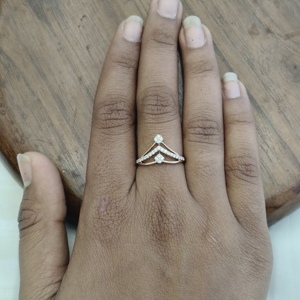 แหวนทองคำขาว 18K ประดับเพชรทรงวีคู่ ดีไซน์เรขาคณิต สำหรับผู้หญิง วงแหวนแบบซ้อน ประดับเพชรแบบปาเว่ เครื่องประดับชั้นดี เหมาะสำหรับงานแต่งงาน งานปาร์ตี้ หรือใส่ในชีวิตประจำวัน เป็นของขวัญ - Product Image 5