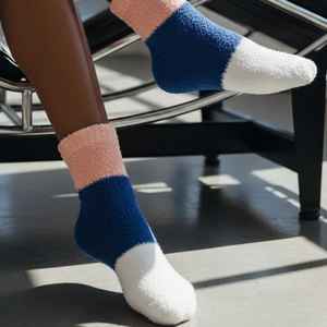 Chaussettes-pantoufles douces et moelleuses Jack and Jill roses et bleues pour femmes et filles, idéales pour l'hiver et la détente à la maison - Product Image 5