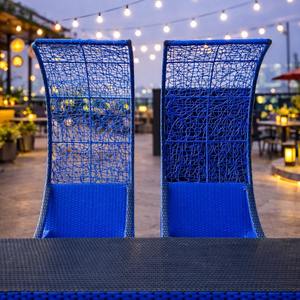 Ensemble de salle à manger sur le toit en rotin tressé 4 places avec chaises et table, design contemporain, léger et durable, couleur et taille personnalisables - Product Image 4