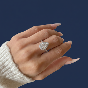 Bague de fiançailles en diamant de laboratoire certifié IGI 2,50 carats VVS2 F, taille poire, halo, or jaune 14K plaqué rhodium, vente en gros pour femmes - Product Image 6