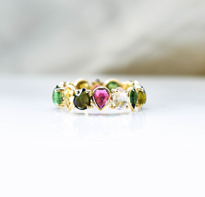 Hermoso Anillo de Eternidad con Turmalina en Forma de Pera Multicolor Natural Botánica en Oro de 14K - Product Image 1