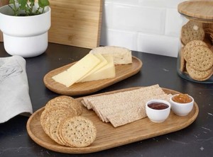 Plateau de service rectangulaire en chêne d'acacia à rebord surélevé sans poignée, style minimaliste, pour hôtel, café, présentation, OEM personnalisé, Vietnam - Product Image 6