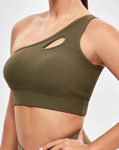 Soutien-gorge de sport asymétrique léger sur mesure pour femme, vert olive, à une épaule, avec découpes, maintien élevé, conception sans coutures sur le devant - Product Image 2