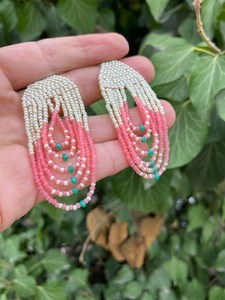 Pendientes elegantes con flecos y cuentas de color rosa y blanco, hechos a mano, estilo bohemio, accesorios elegantes para mujeres y niñas, a la moda - Product Image 2