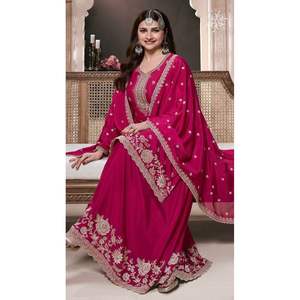 Ensemble de costume fantaisie pour femmes avec de belles broderies et des travaux de séquence - Product Image 3