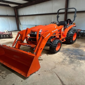 Tracteur utilitaire robuste Kubota L3901 avec moteur diesel fiable, transmission 4x4, forte capacité de levage et excellente performance. - Product Image 3